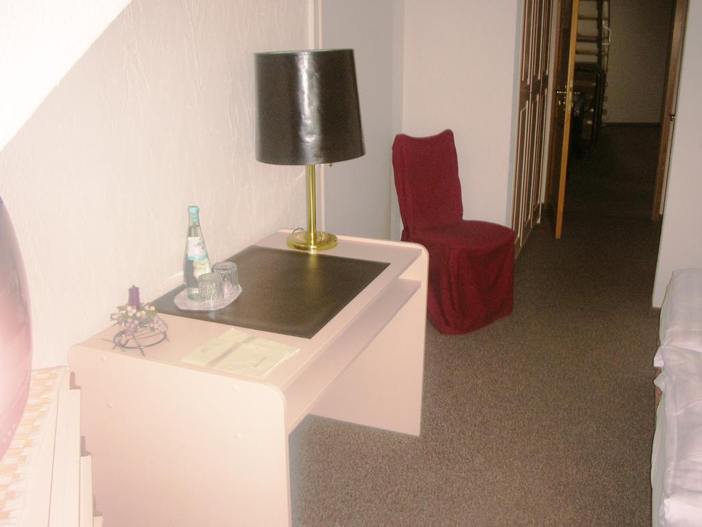 Heidehotel Hildfeld Winterberg Rum bild